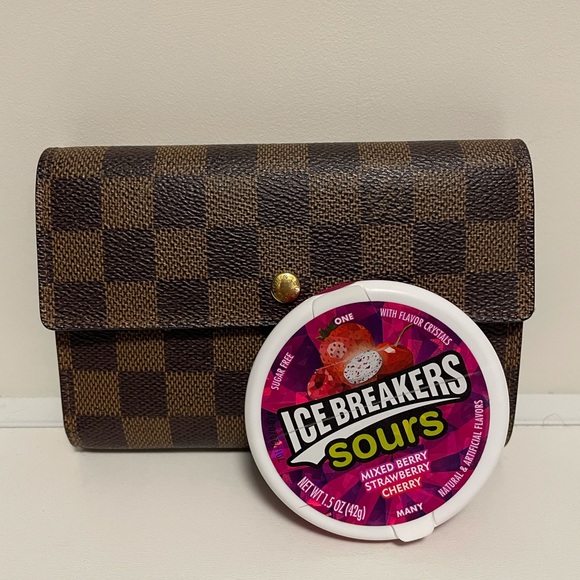 Louis Vuitton Damier Ebene Wallet - Picture 2 of 8